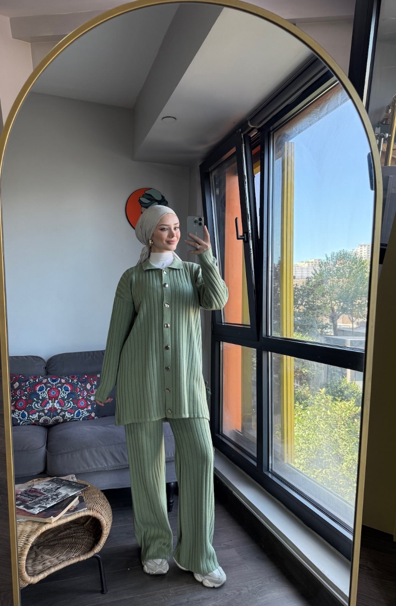 Full Düğmeli İkili Tesettür Şık Triko Takım - Çağla Yeşili