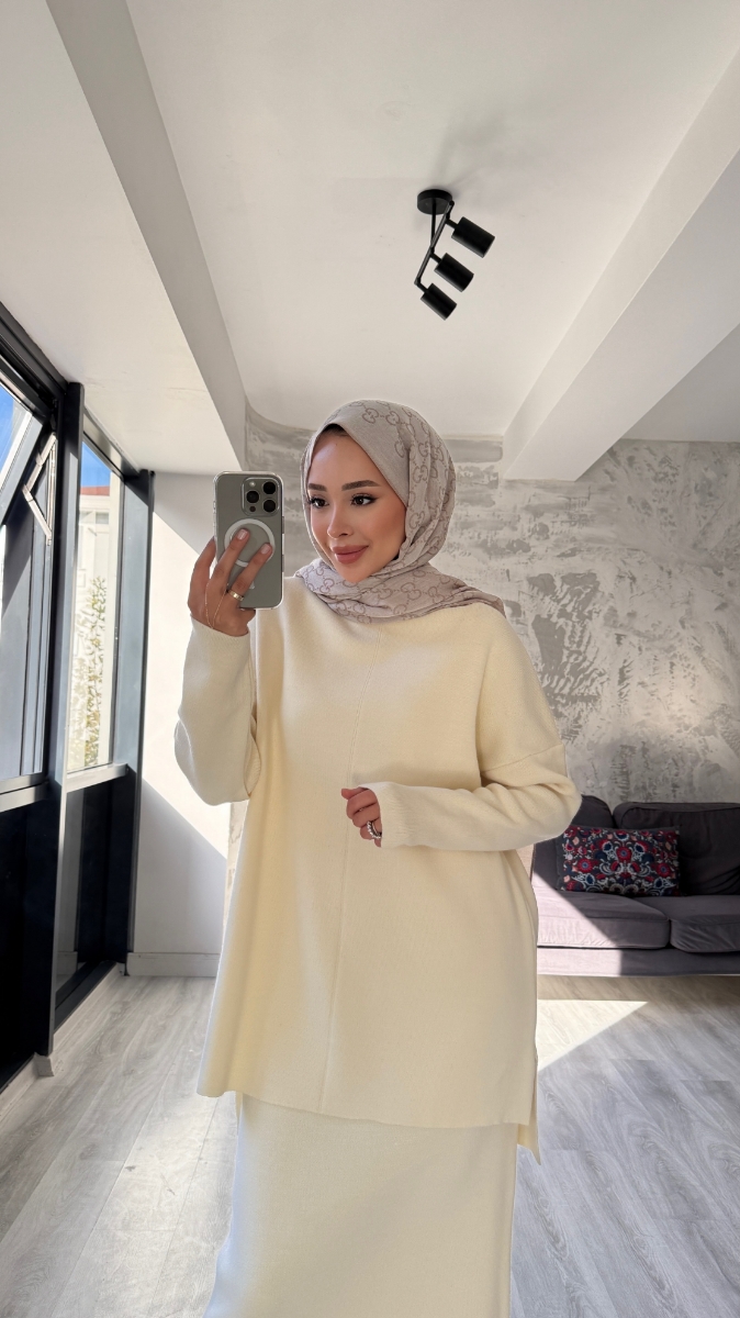 Şık Etekli Tesettür Takım - Ekru 