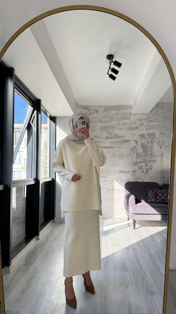 Şık Etekli Tesettür Takım - Ekru 