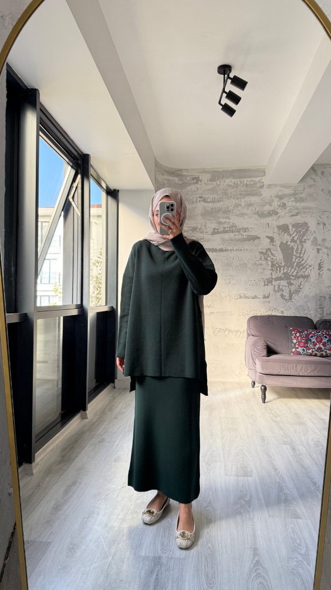 Şık Etekli Tesettür Takım - Zümrüt