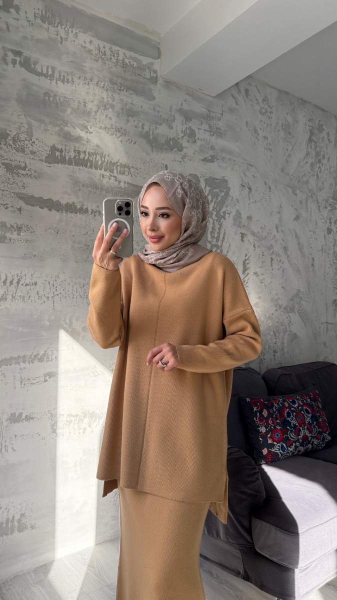 Şık Etekli Tesettür Takım - Camel