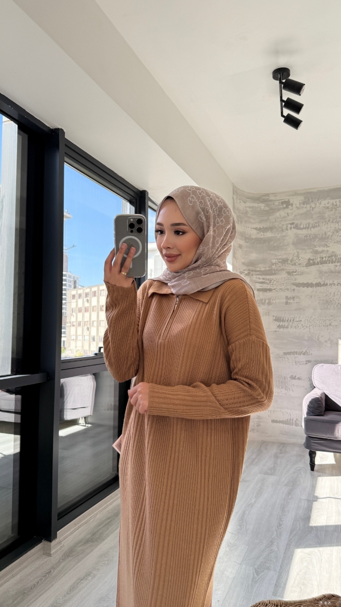 Fermuarlı Basic Triko Tesettür Elbise - Camel