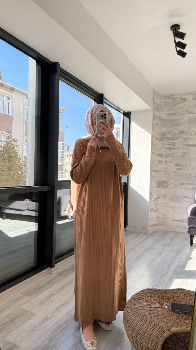 Fermuarlı Basic Triko Tesettür Elbise - Camel